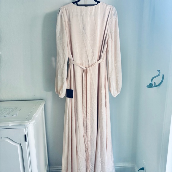 Lulu’s Endless Moments Light Peach Satin Long Sleeve Wrap Maxi Dress, Sz XL, NWT - Picture 9 of 12